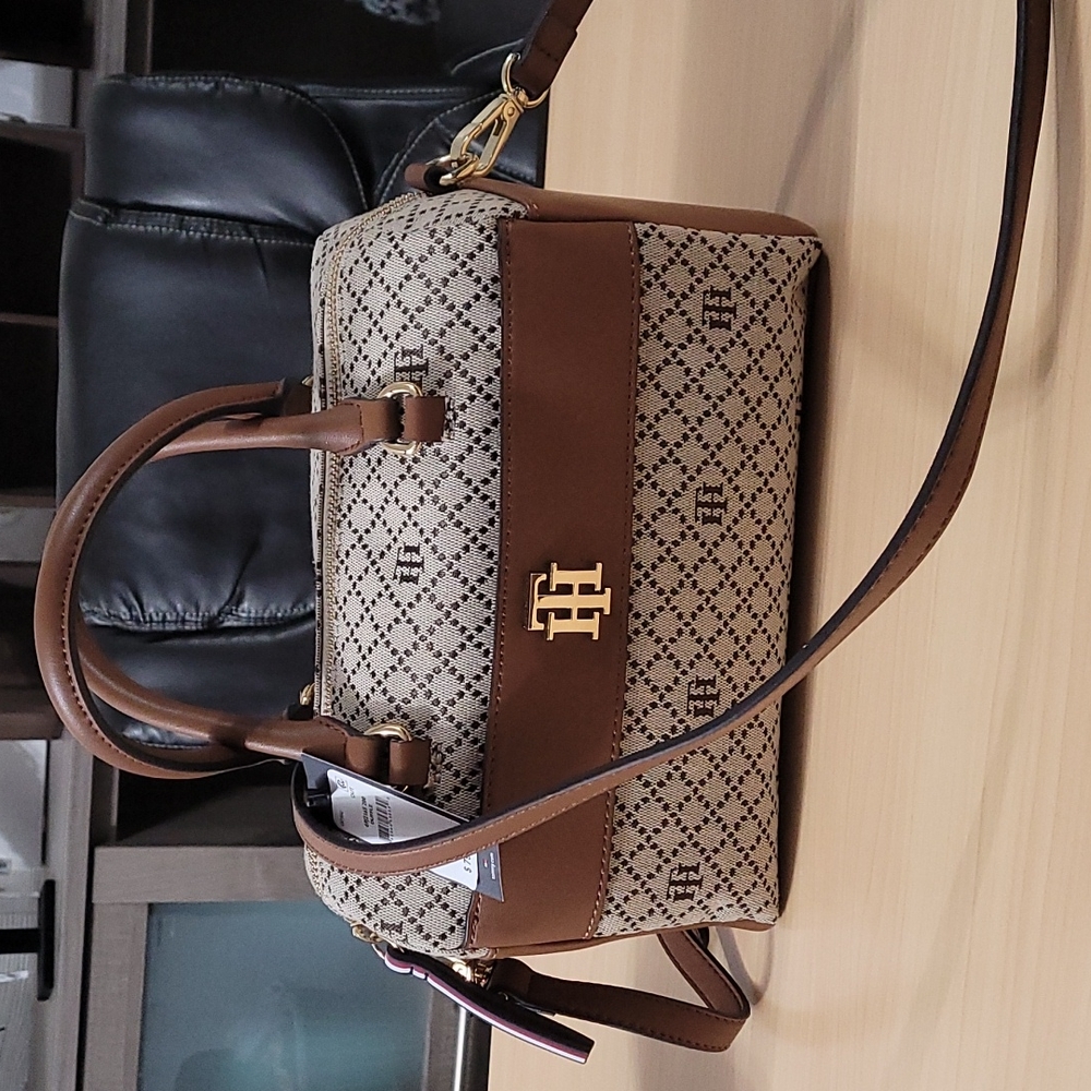 Tommy Hilfiger Mini Duffle - Picture 3 of 3
